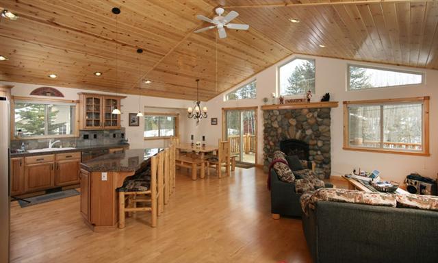 411 Gray Ave photo 2