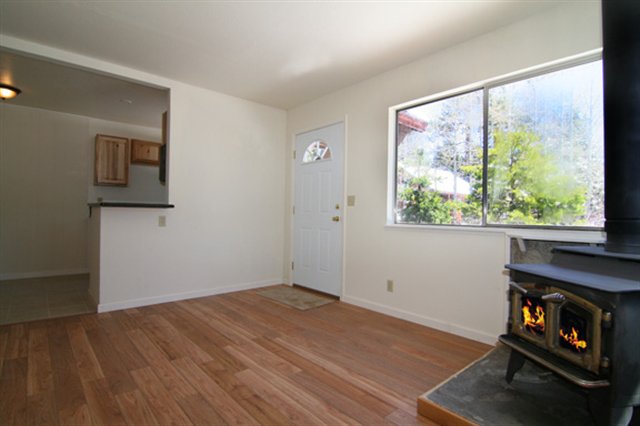 425 Gray Ave photo 2