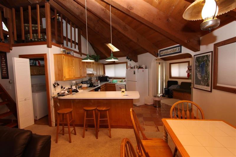 523 Robin Rd photo 2