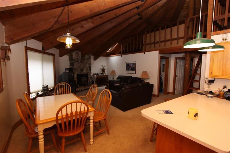 523 Robin Rd photo 4