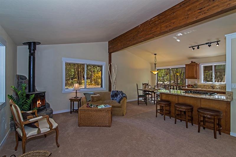 291 Pine St, Tahoma