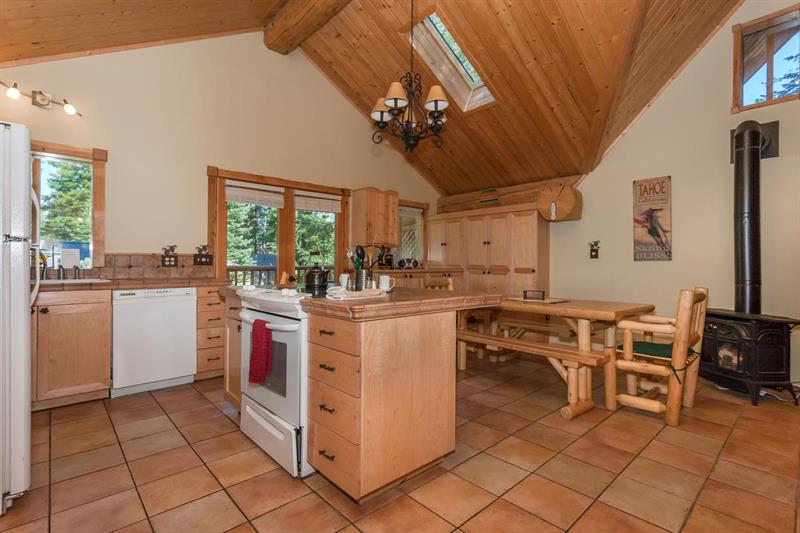 560 Mckinney Rubicon Springs Rd, Tahoma