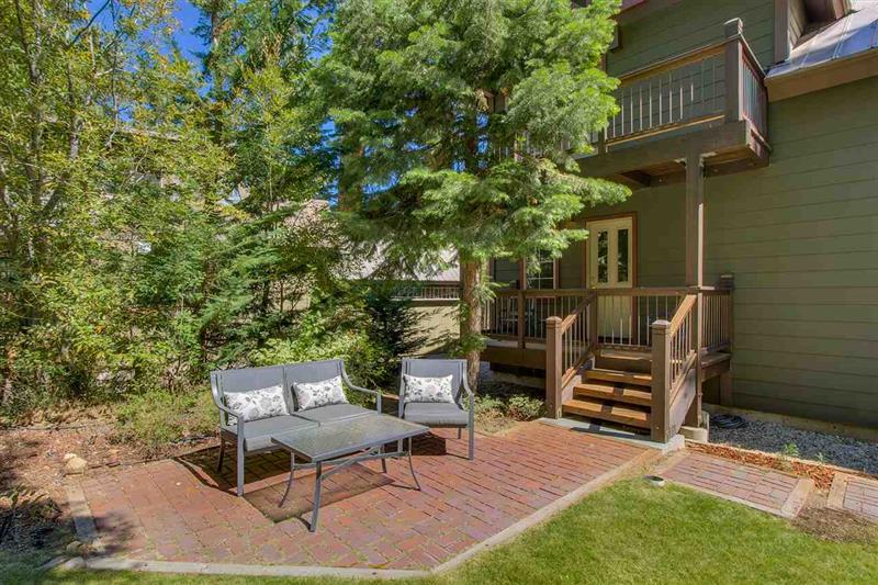 320 Elm St photo 13