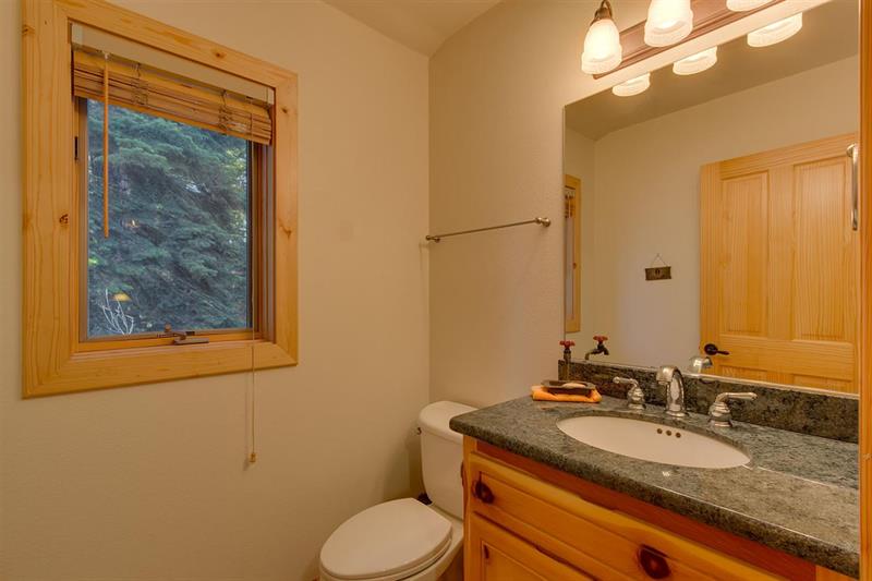 416 Lewis Ave photo 9