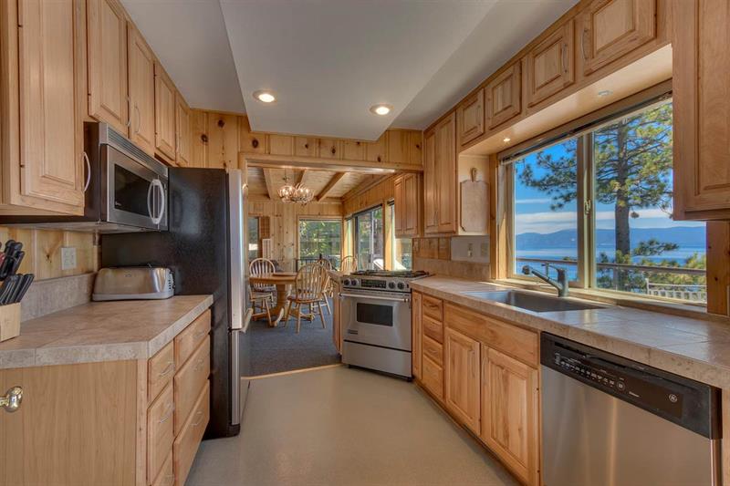8365 Meeks Bay Ave photo 4