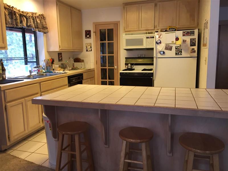415 Deer Ave photo 3