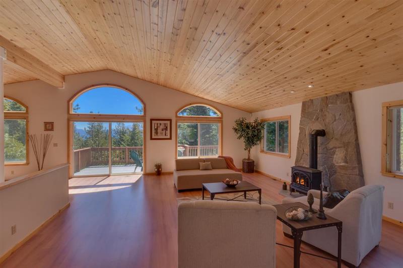 8671 Mountain Dr, Tahoma