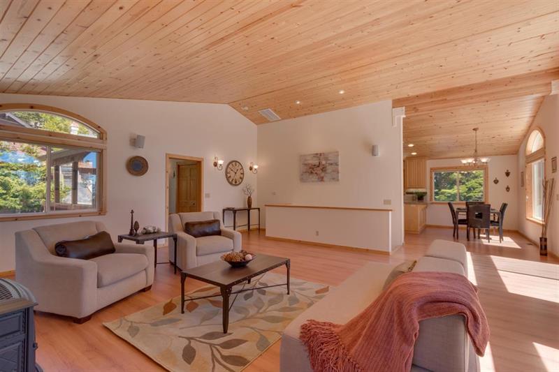 8671 Mountain Dr photo 2