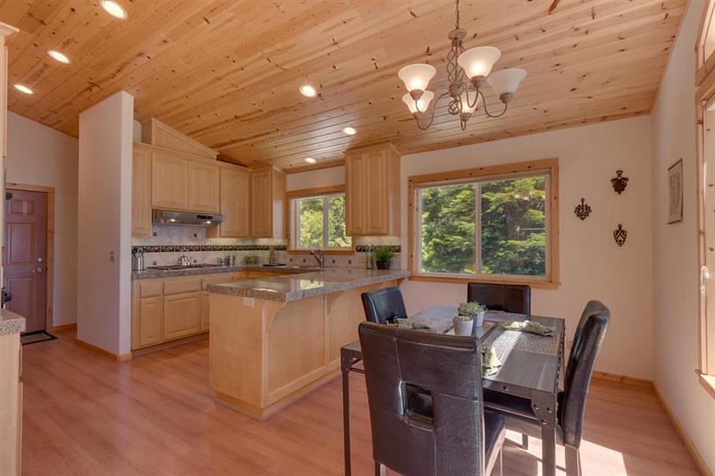 8671 Mountain Dr photo 4