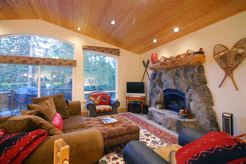 243 Pine St, Tahoma