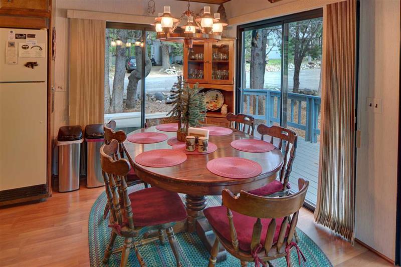 790 Evergreen Way photo 4