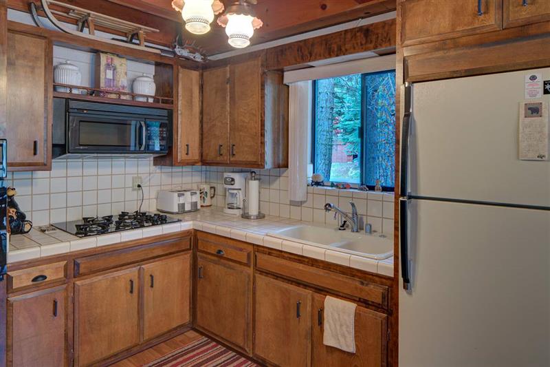 790 Evergreen Way photo 5