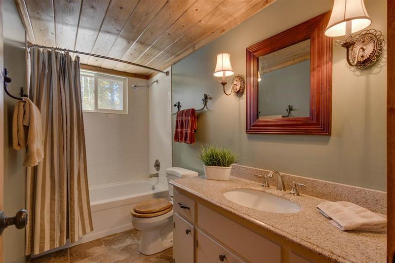 810 Evergreen Way photo 12