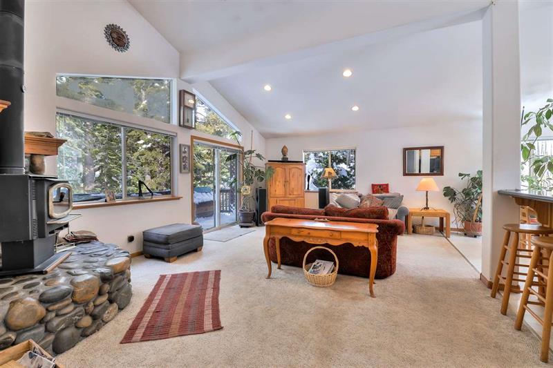290 Oak St, Tahoma