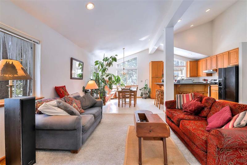 290 Oak St photo 2