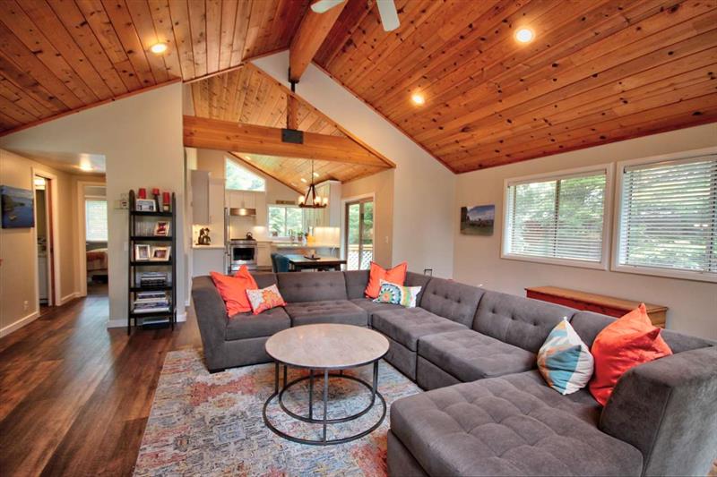 311 Talon St, Tahoma