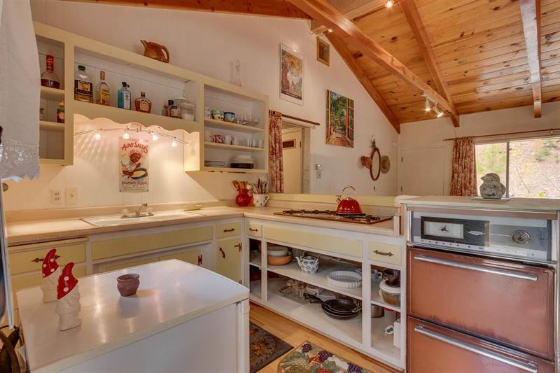 432 Sierra Dr, Tahoma