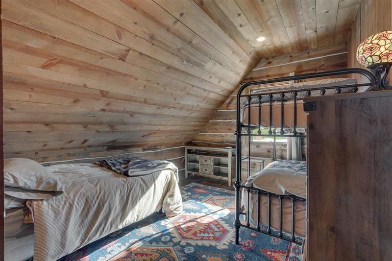 4015 Amanda Ln photo 12