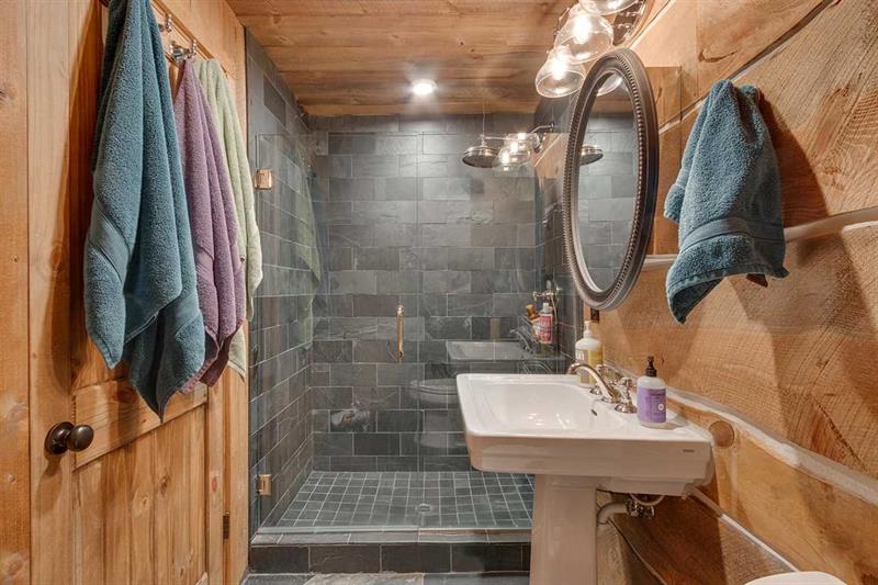 4015 Amanda Ln photo 13