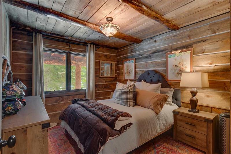 4015 Amanda Ln photo 8