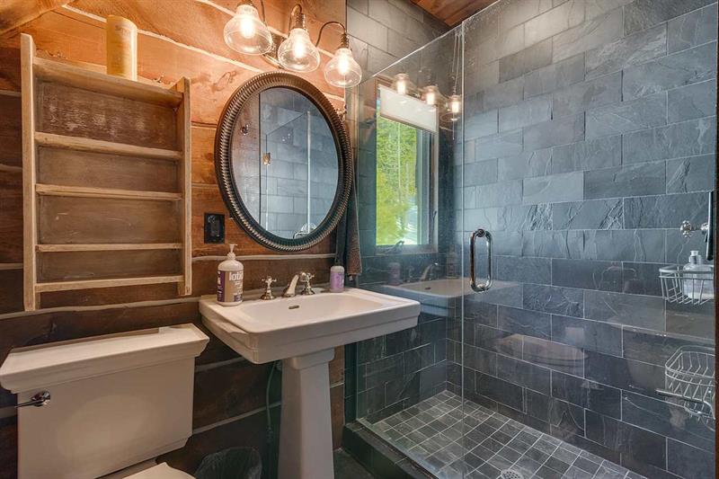 4015 Amanda Ln photo 9