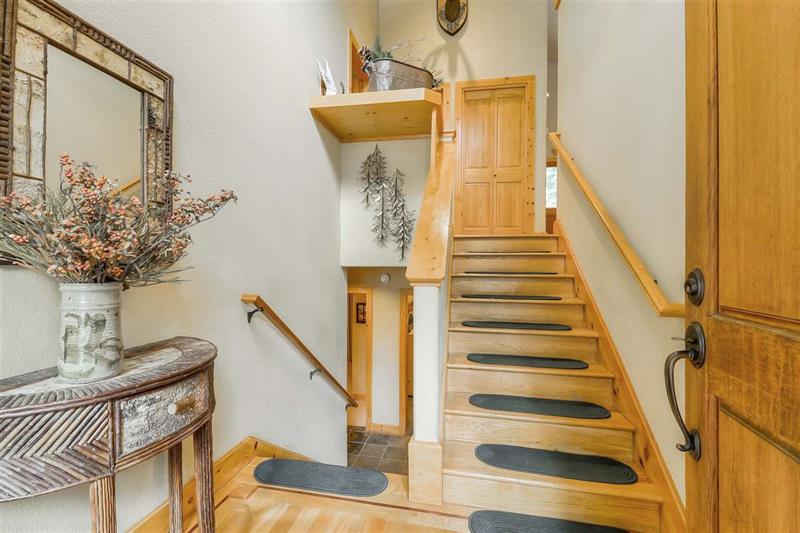 310 Oak St, Tahoma