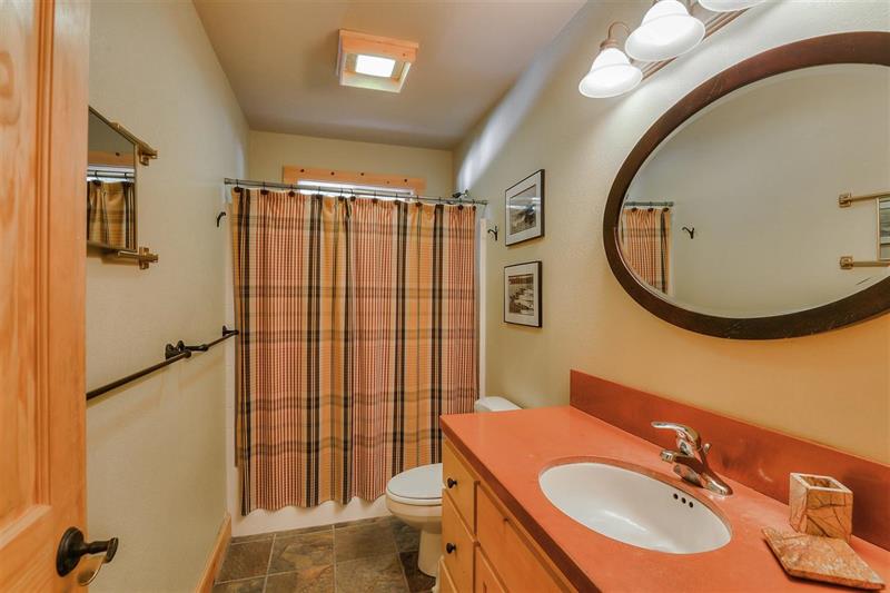 310 Oak St photo 14