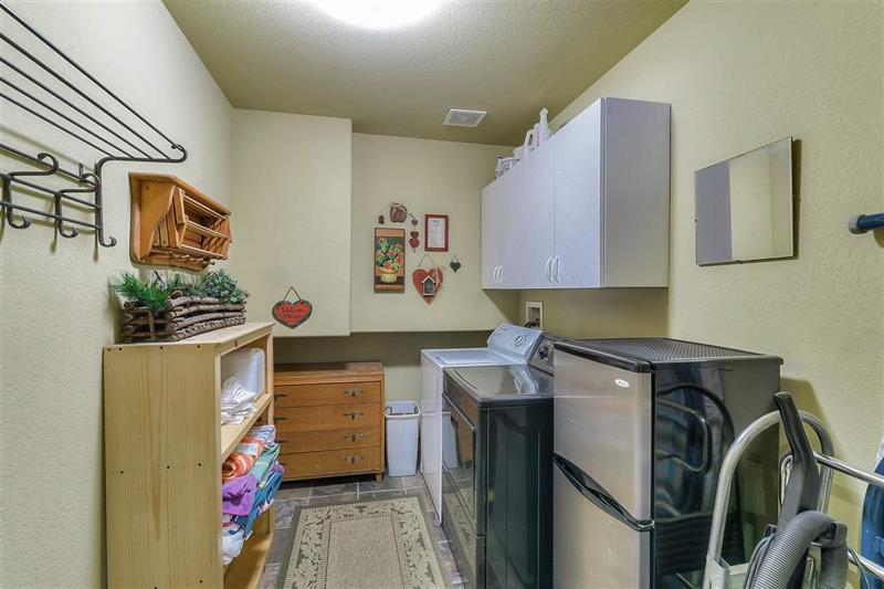 310 Oak St photo 16