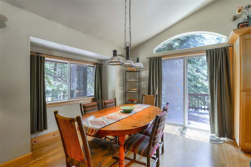 310 Oak St photo 5
