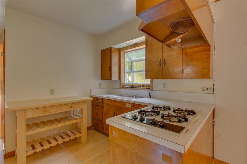 313 Alder St photo 3