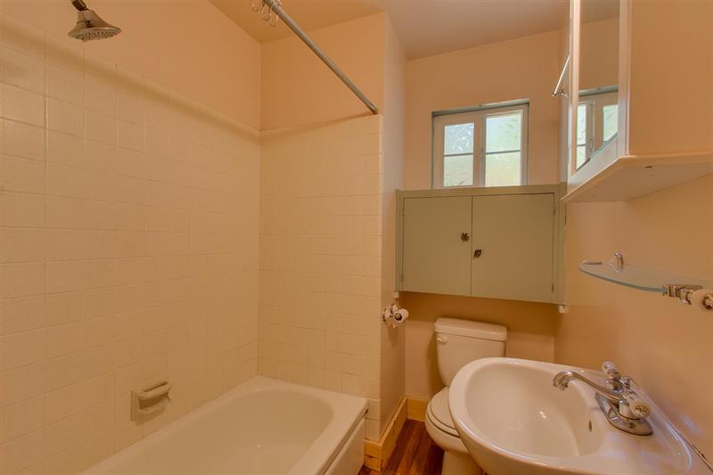 313 Alder St photo 9