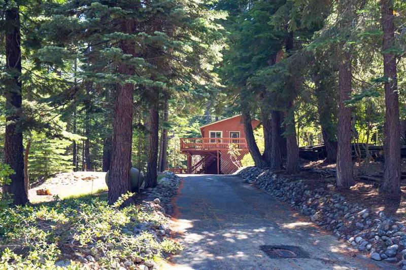 409 Sierra Dr, Tahoma