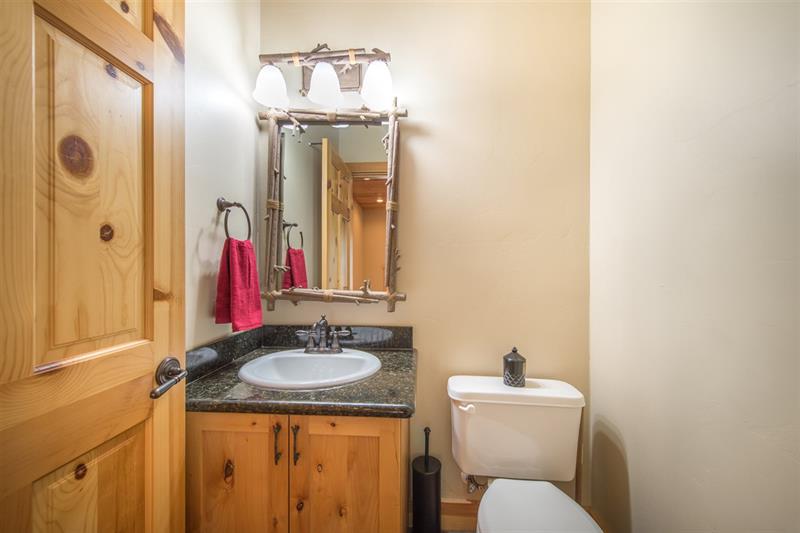 492 Elm St photo 12