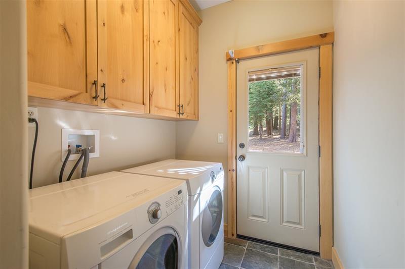 492 Elm St photo 19